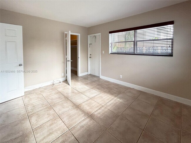 Building Photo - 715 NE 6th St