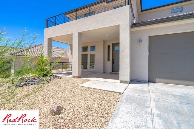 Building Photo - Stunning 4 Bedroom Home. Dog friendly!