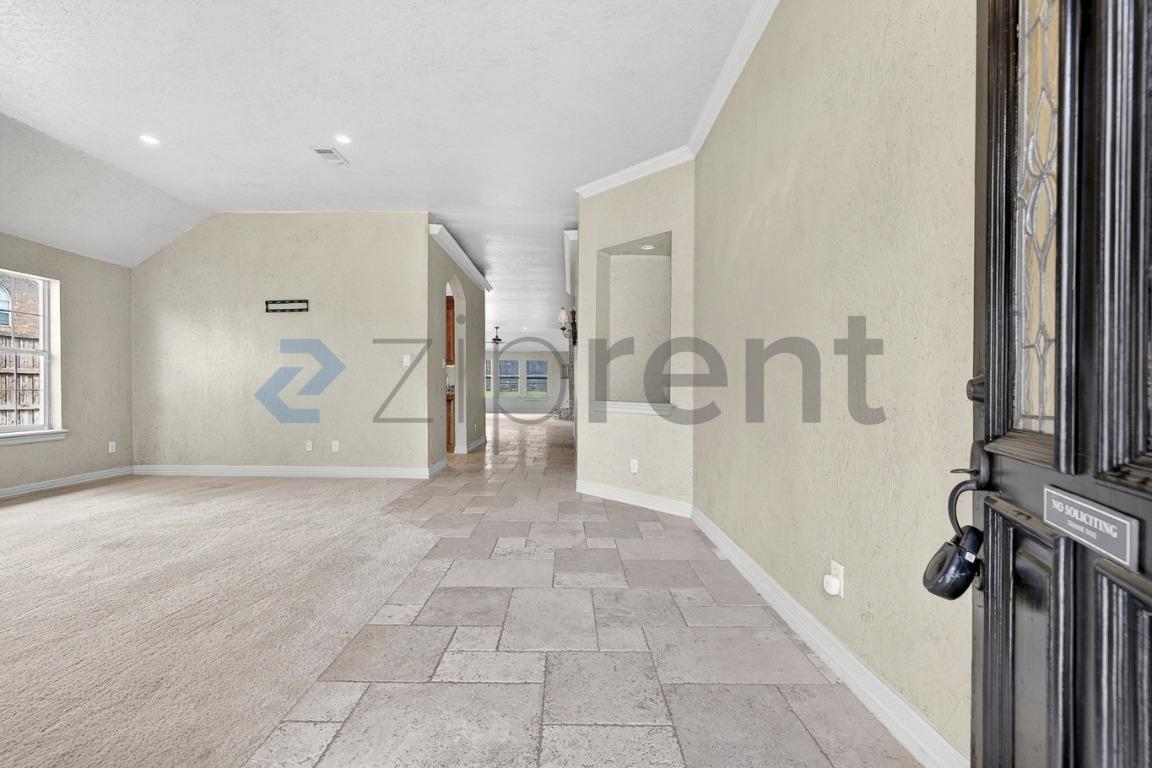 Building Photo - 6592 Clydesdale Ct