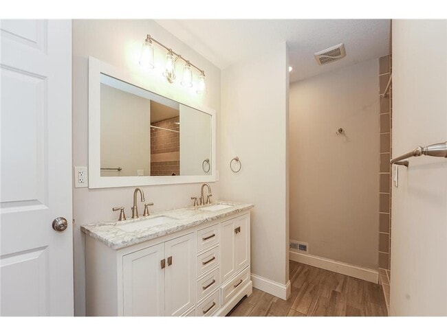 Building Photo - 5928 York Ave S