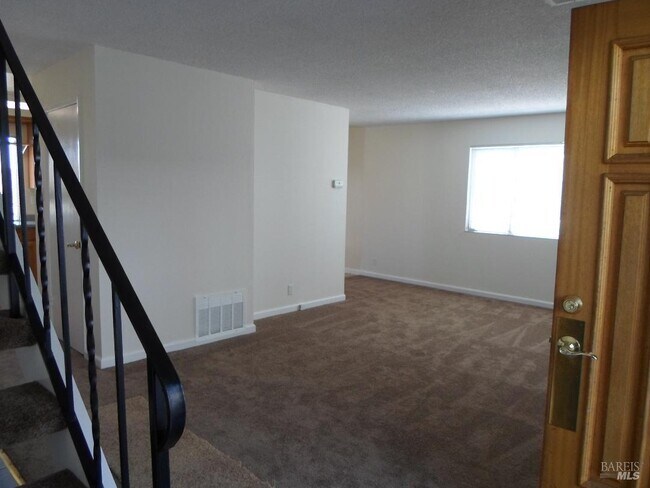 Building Photo - 117 Sunset Cir