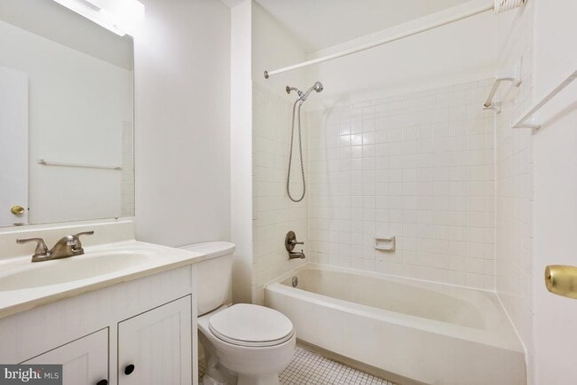 Building Photo - 3908 Ferrara Dr