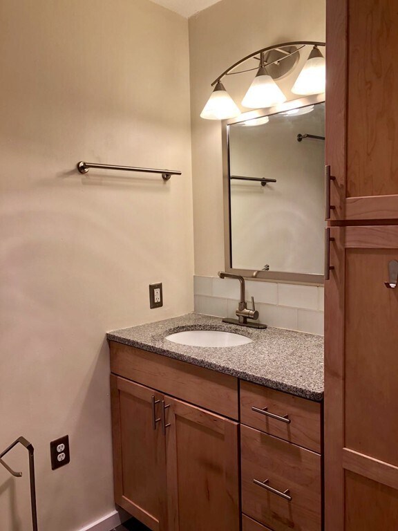 Building Photo - 99 Pond Ave