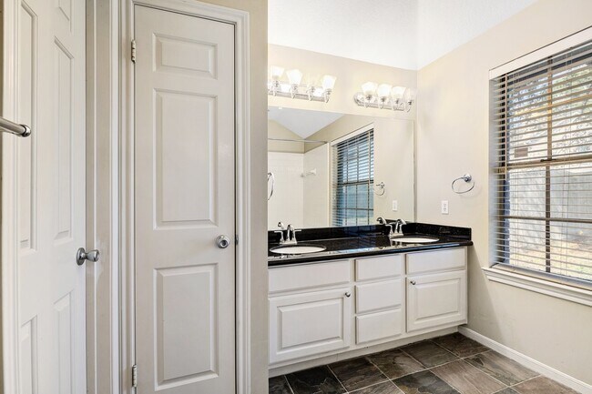 Building Photo - 14807 Elk Hill Ct