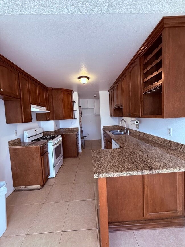 Building Photo - Long term Condo