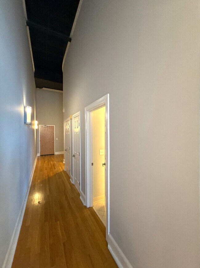 Building Photo - The Ivey's