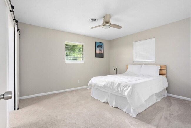 Building Photo - 4070 Arbutus Dr