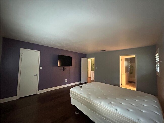 Building Photo - 608 SW 80th Blvd