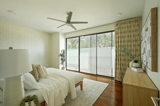 Building Photo - 2017 Kinney Ave