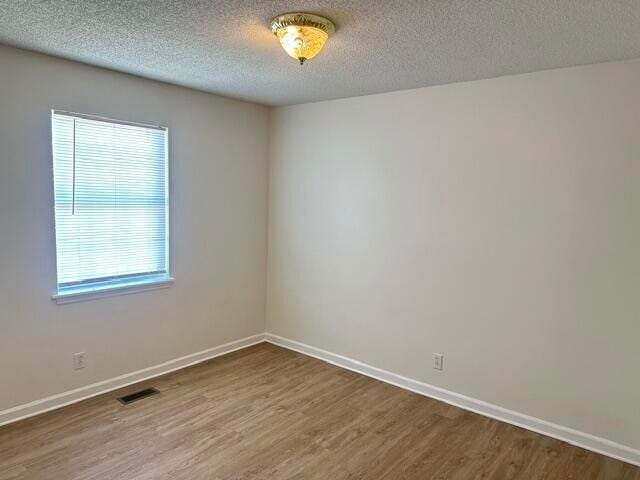 Building Photo - 3266 Somerset Dr SE