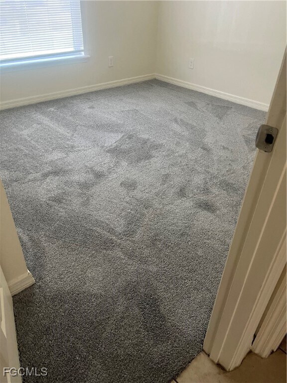 Building Photo - 5010 Dolphin Ct