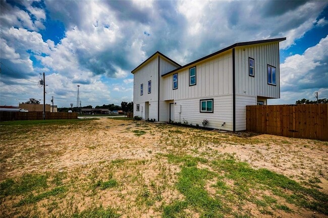 Building Photo - 108 Sandy Oaks Loop