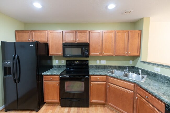 Building Photo - 117 Goldfinch Ave