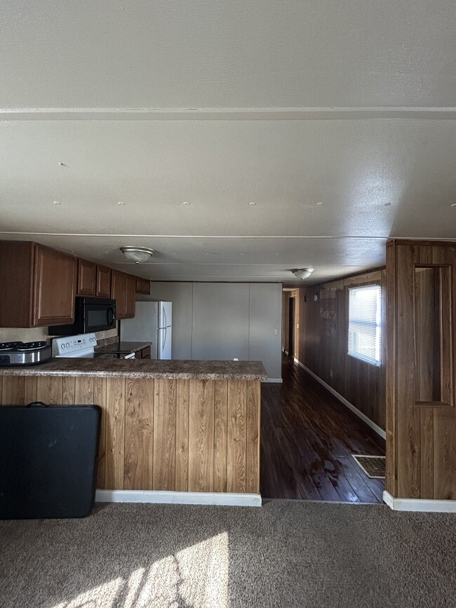 Building Photo - 218 Tyler St