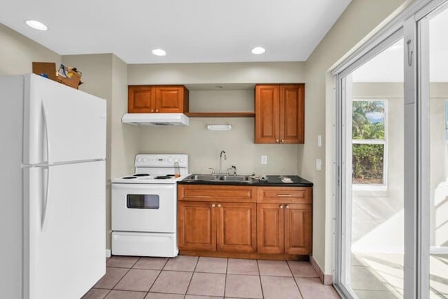 Building Photo - 184 SE 27th Way