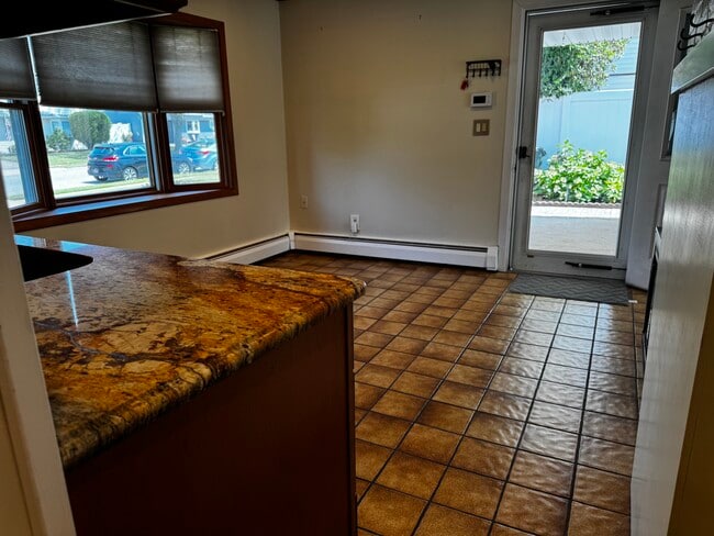 Building Photo - 12 Elves Ln