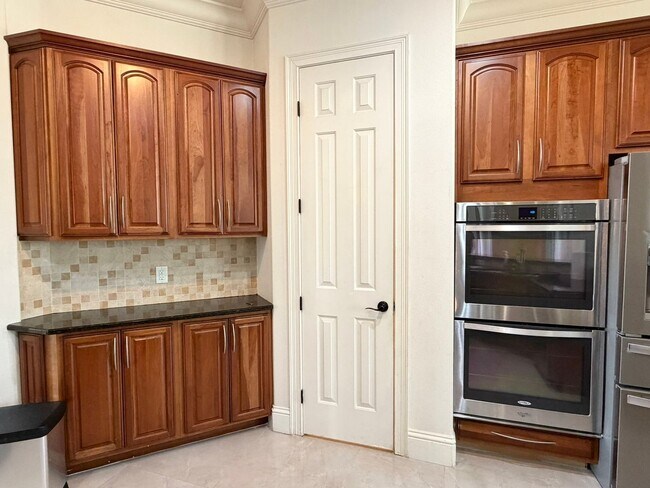 Building Photo - 2006 Pirie Pl