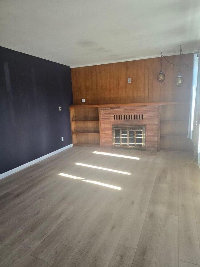 Building Photo - 3 bedroom 1 bath