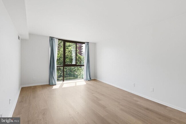 Building Photo - 4620 N Park Ave
