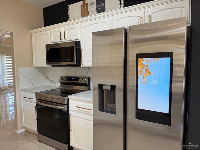 Building Photo - 35 Wisteria Dr