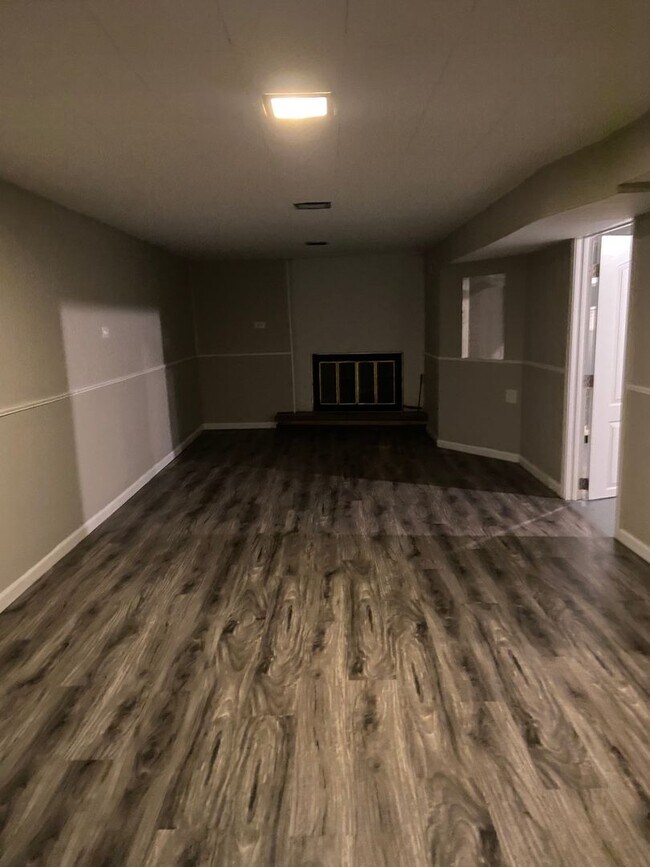 Building Photo - This property is available on a rent-to-own basis.