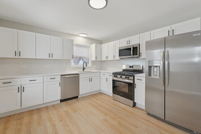 Building Photo - 26 Normandy Dr E