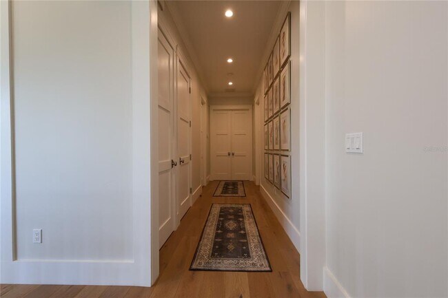 Building Photo - 2402 W Parkland Blvd