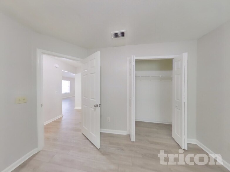 Building Photo - 1313 Independence Dr