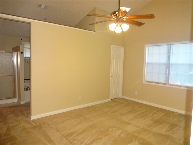 Building Photo - 875 Oaklen View Dr