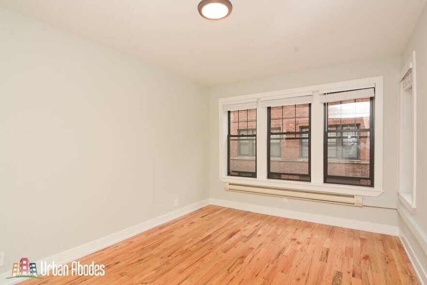 Building Photo - 4415 N Wolcott Ave