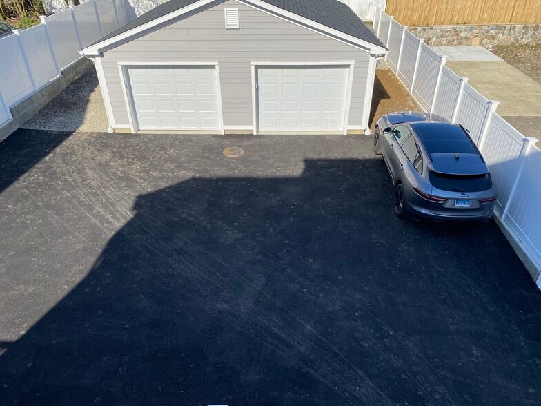 Off Street Parking - 15 Bayview Ave