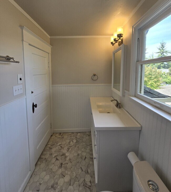 Building Photo - 3Bd/2Ba Everett Home