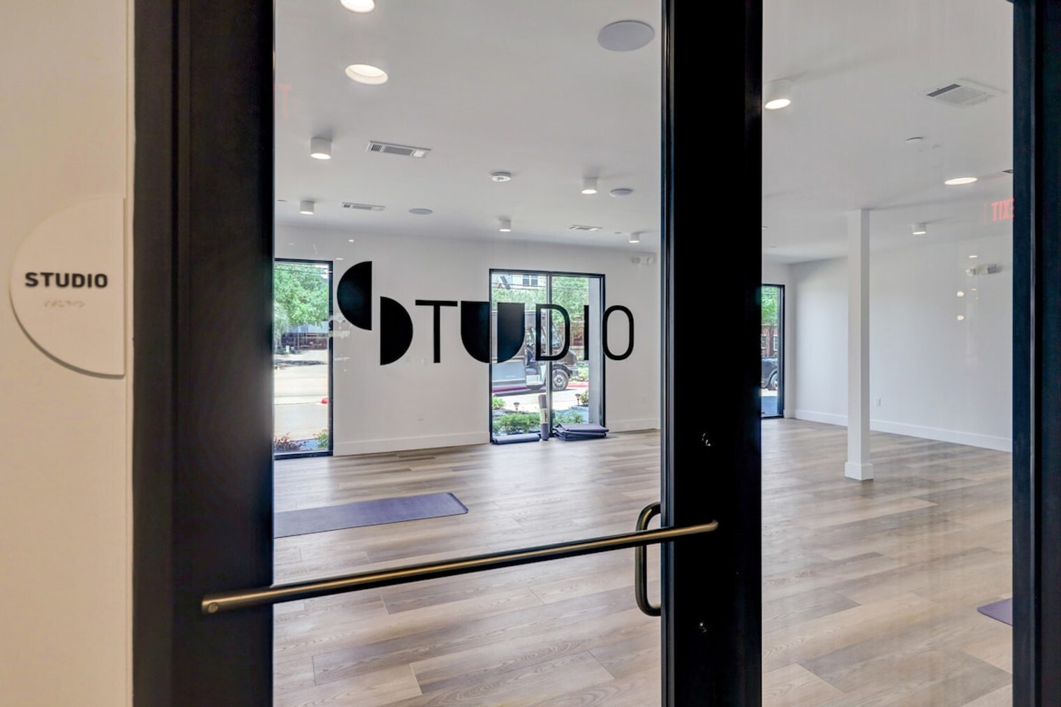 Building Photo - 2137 Pelham Dr