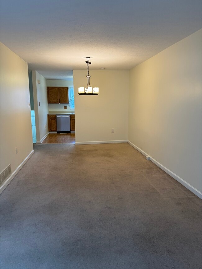 Building Photo - 159 Londonderry Dr