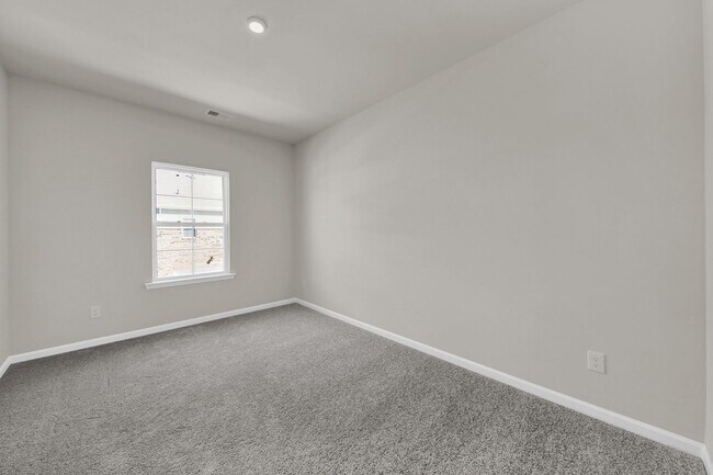 Building Photo - Beautiful End Unit Townhome In Mint Hill
