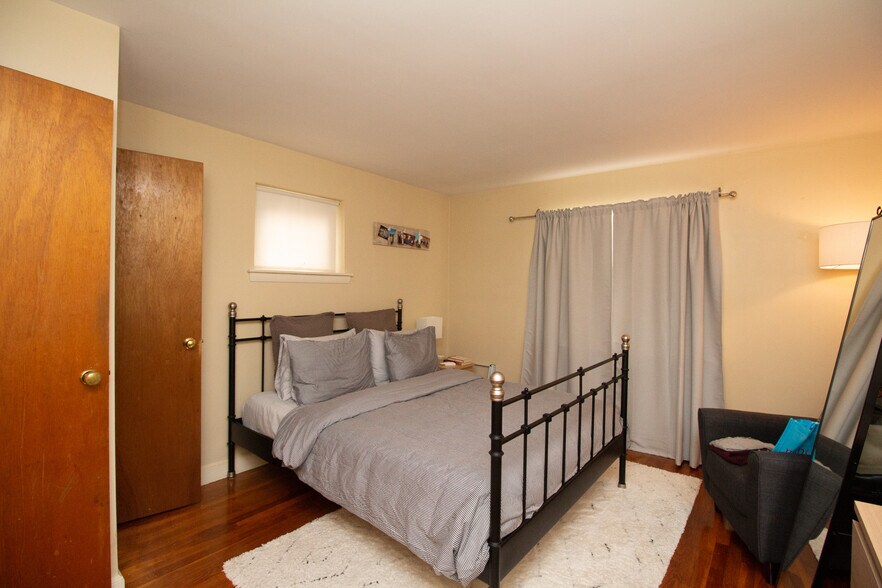 Building Photo - 79 Chestnut St