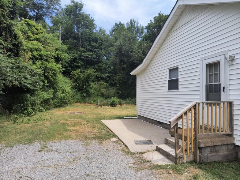 Building Photo - 807 E Happy Hollow Dr
