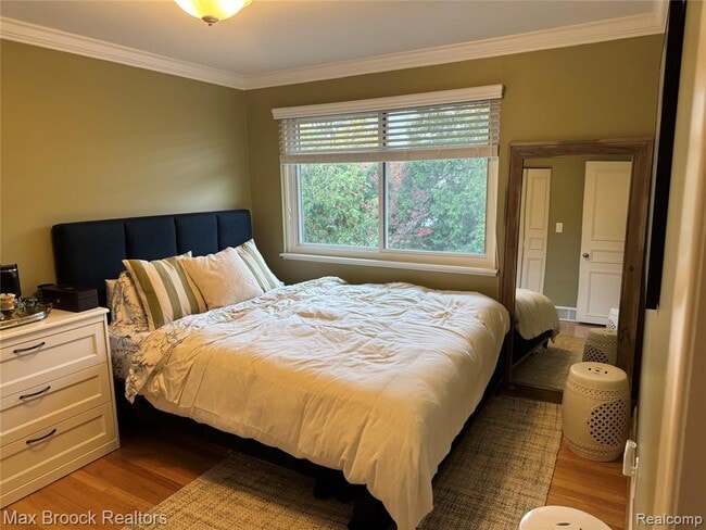 Building Photo - 383 W Brown St