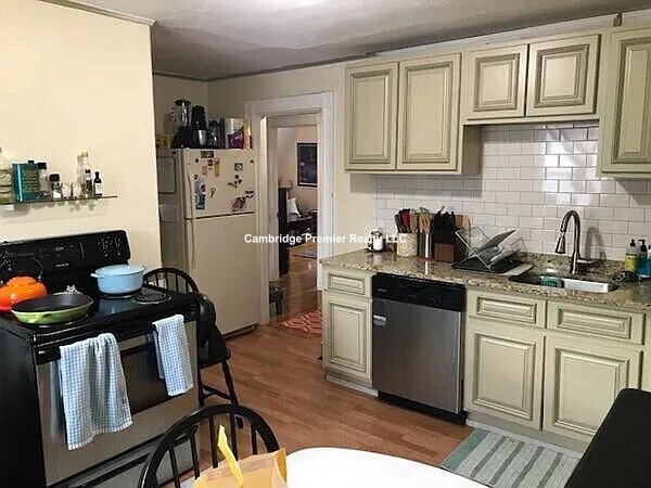 Building Photo - 13 Charnwood Rd