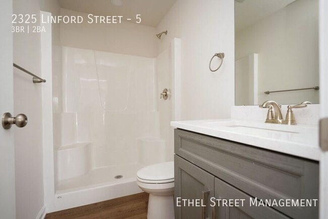 Building Photo - 2325 Linford St