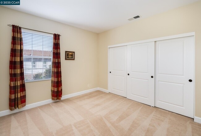 Building Photo - 2240 Britannia Dr