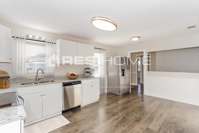 Building Photo - 1624 Dolphin Dr
