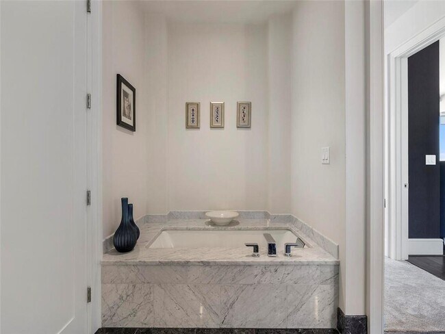 Building Photo - 1065 Peachtree St NE