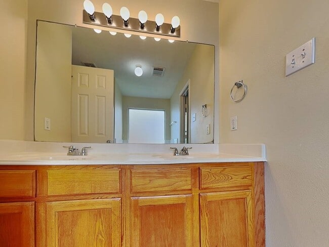 Building Photo - 1003 Redcrest Springs Ct