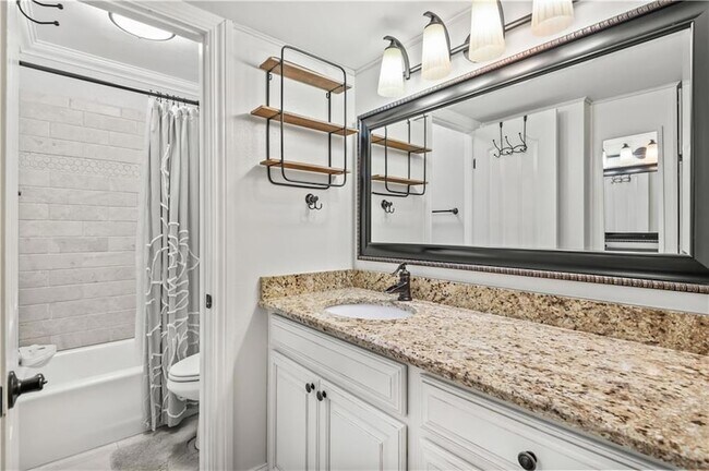 Building Photo - 500 Lake Marina Dr