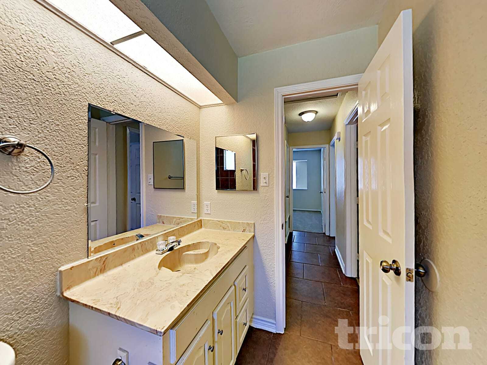 Building Photo - 6515 Ridge Cir Dr