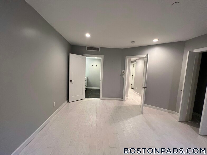 Building Photo - 469 Massachusetts Ave