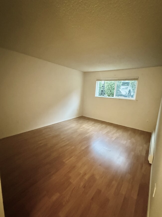 Building Photo - 15210 Macadam Rd S