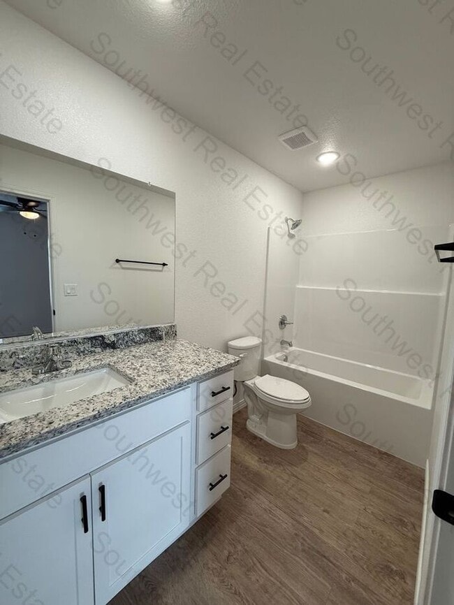 Building Photo - New Spacious 2 bedroom 2 bath Duplex.