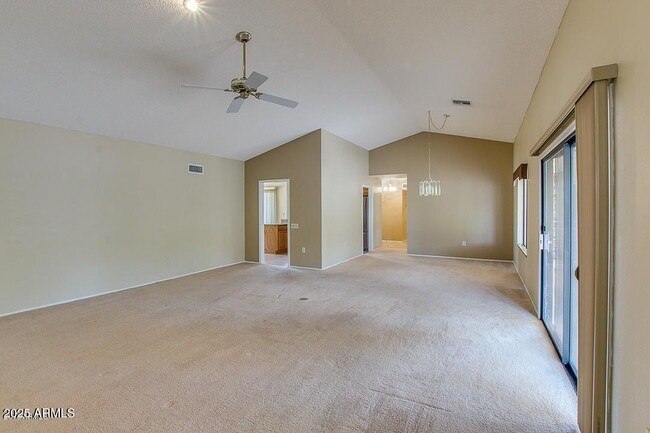 Building Photo - 13820 W Oak Glen Dr
